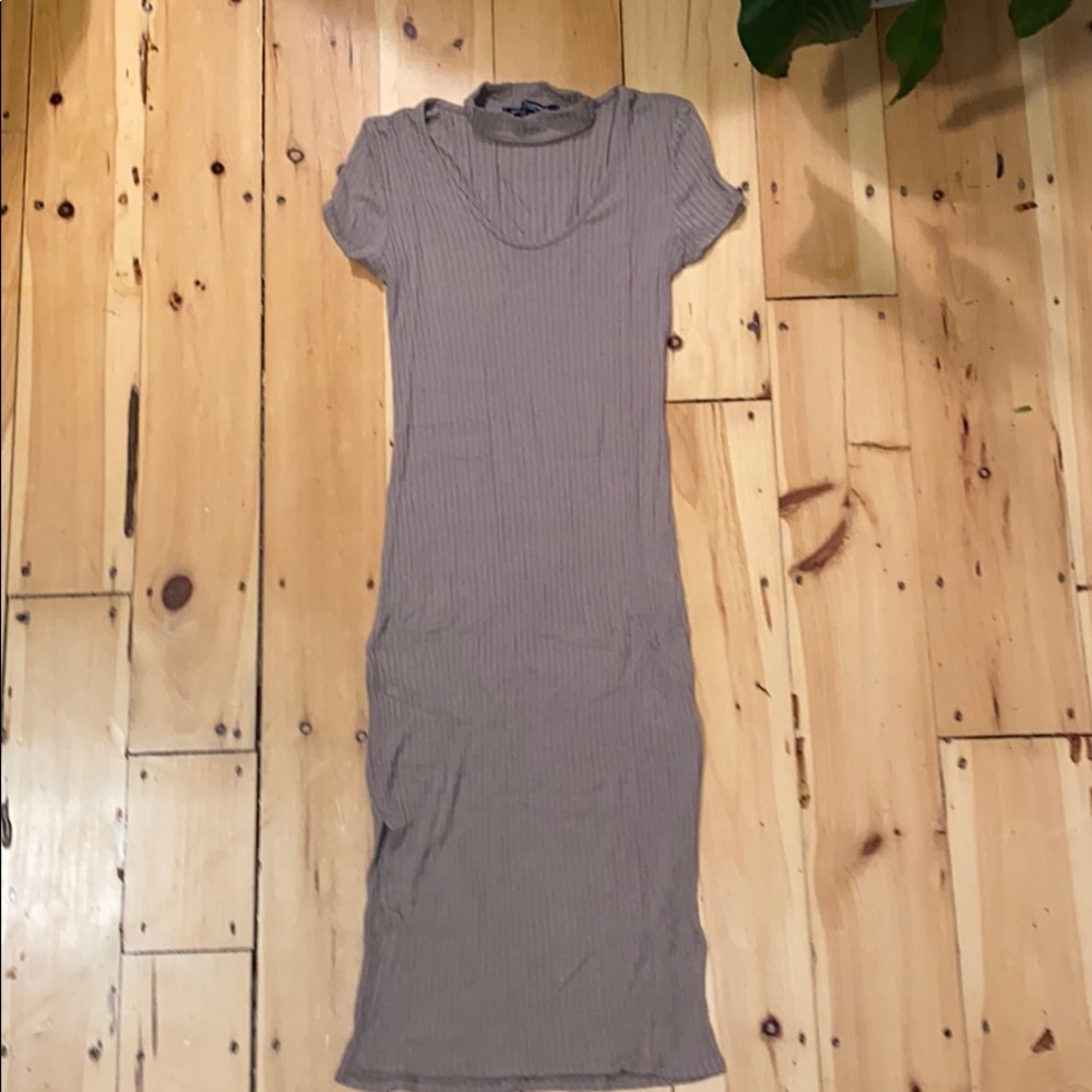 •Ribbed dress with faux choker•